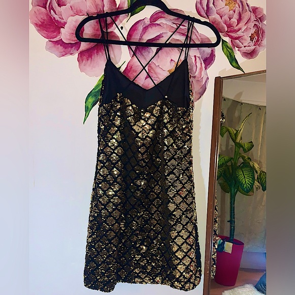 AMERICAN APPAREL ☀️NWOT .Beautiful Black&Gold Sequin Dress. - Picture 4 of 4